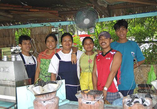 Bibingka makers in Manila photo